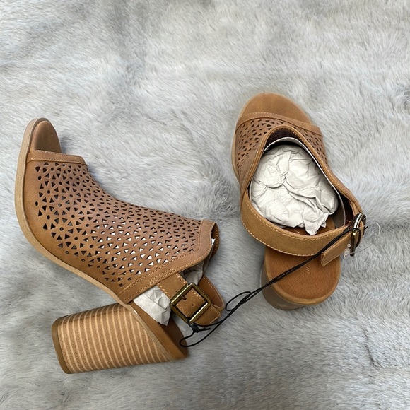 New in box Heeled Sling Back Cut Out Boots - Picture 2 of 8